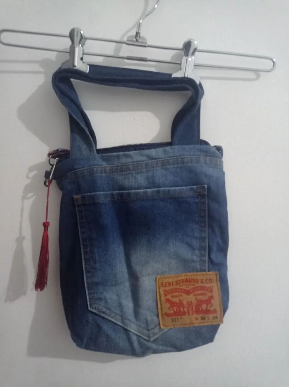 Bolsa jeans feito a mão com alça transversal e ombro 