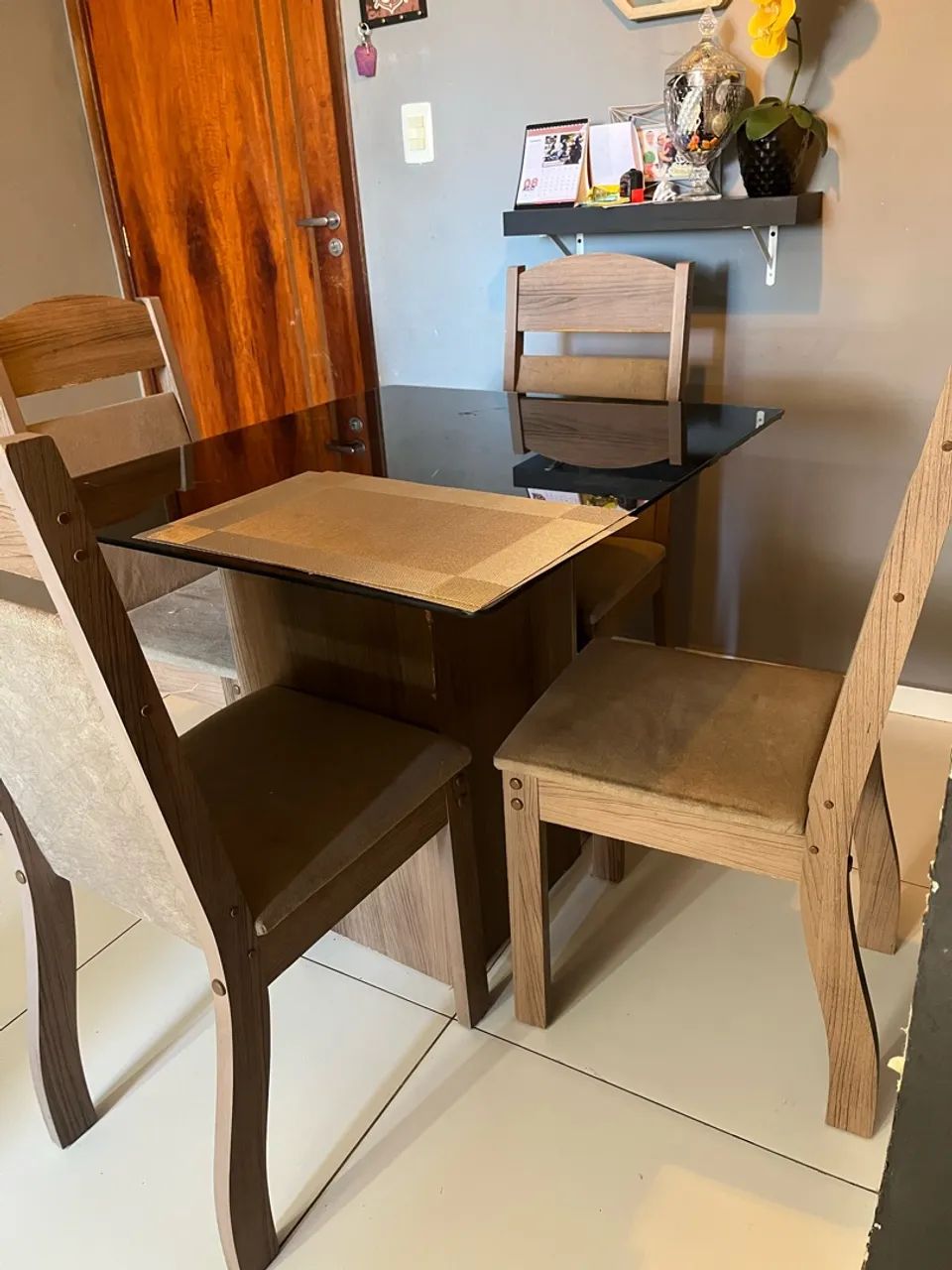 Mesa tampo de vidro, 4 cadeiras  - Foto 4
