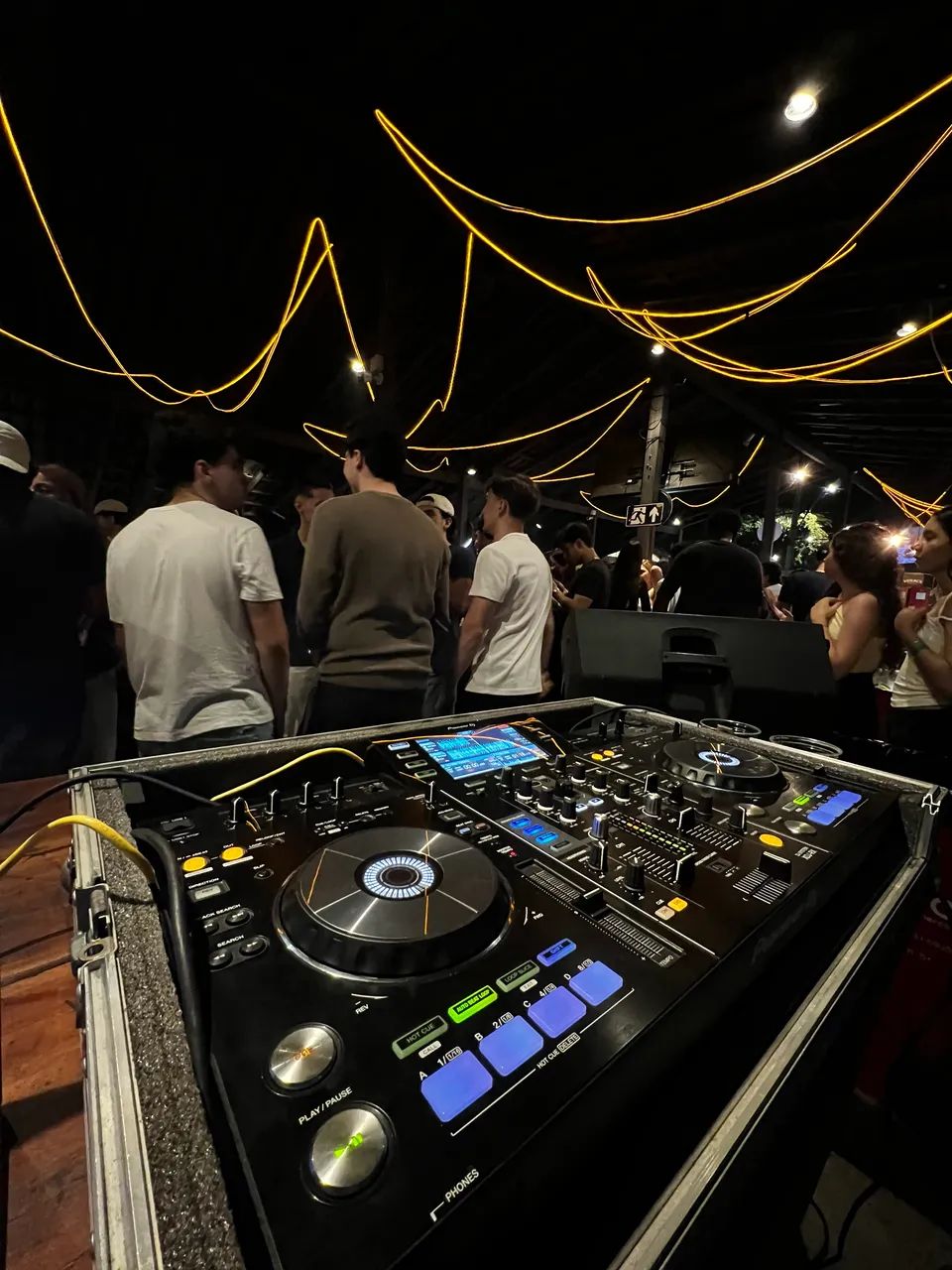 Dj, sonorização e iluminação para eventos