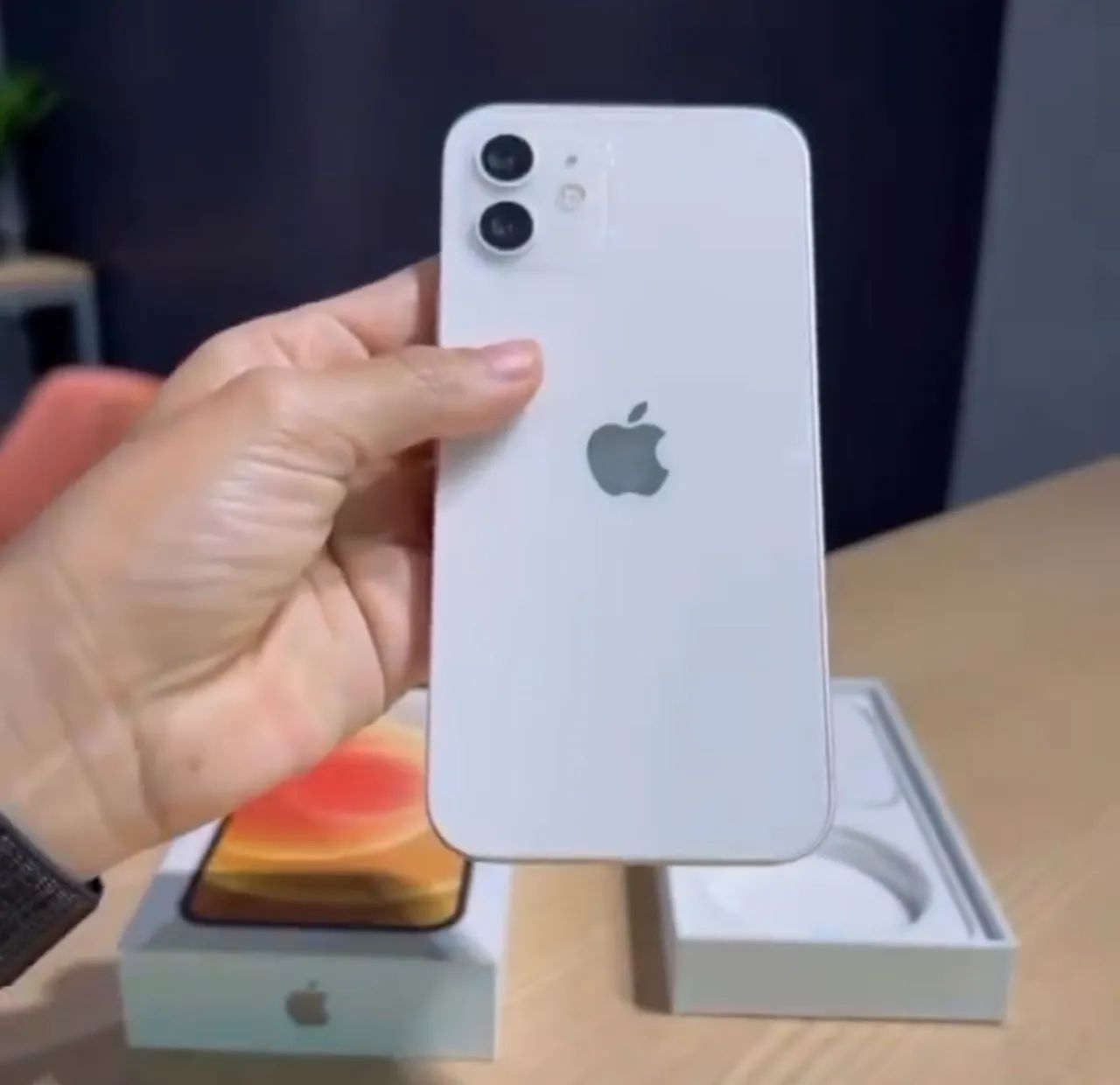 IPhone 12 128GB Branco Seminovo possui caixa - Celulares e