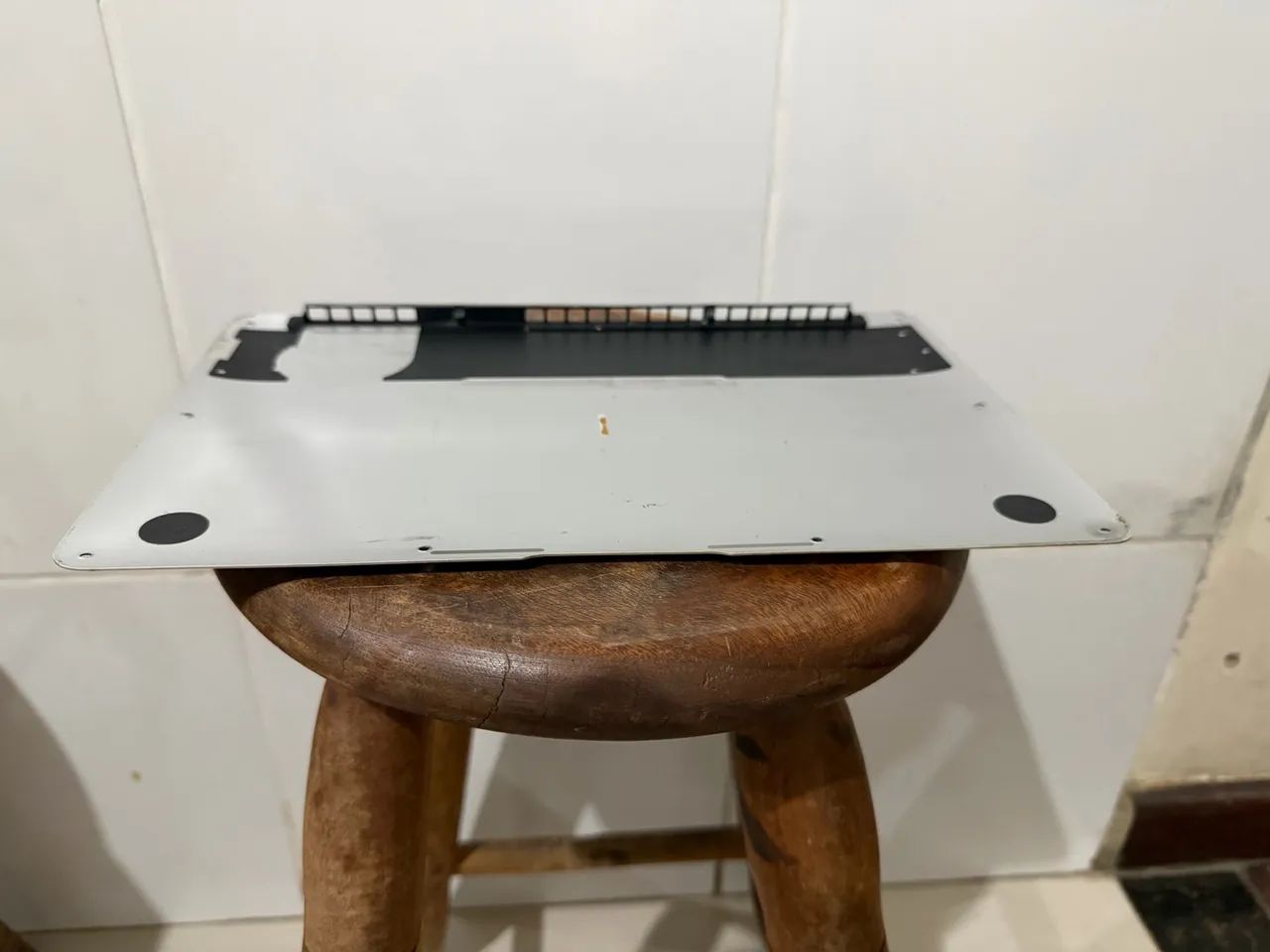 Carcaça traseira Macbook Air A1370 (usada) - Foto 2