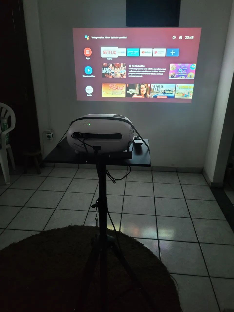 Kit Completo: Projetor HD + Mi TV Stick + Conversor + Tripé - Foto 3