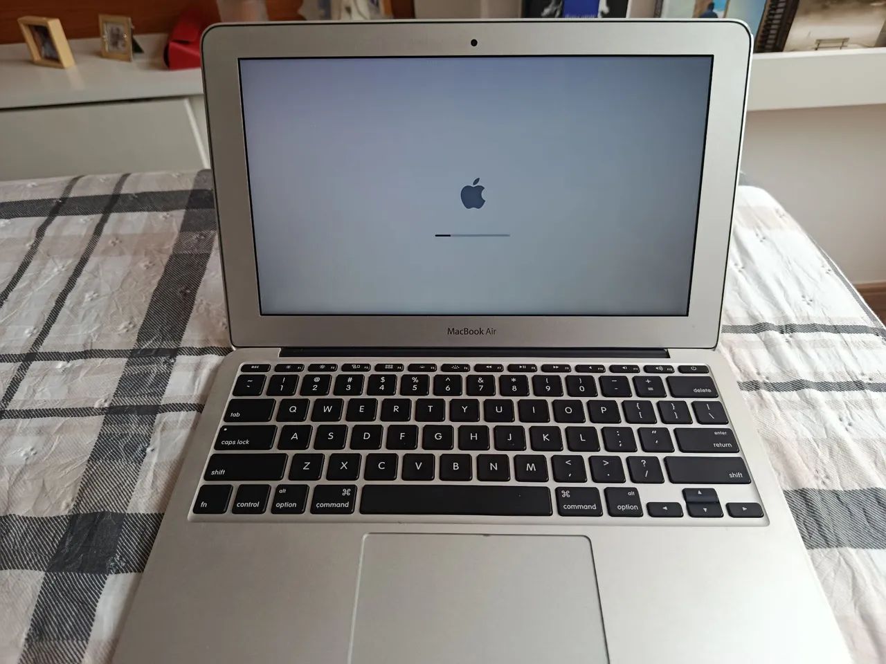 EXCELENTE MACBOOK AIR 11" - POUCO USADO - Foto 3
