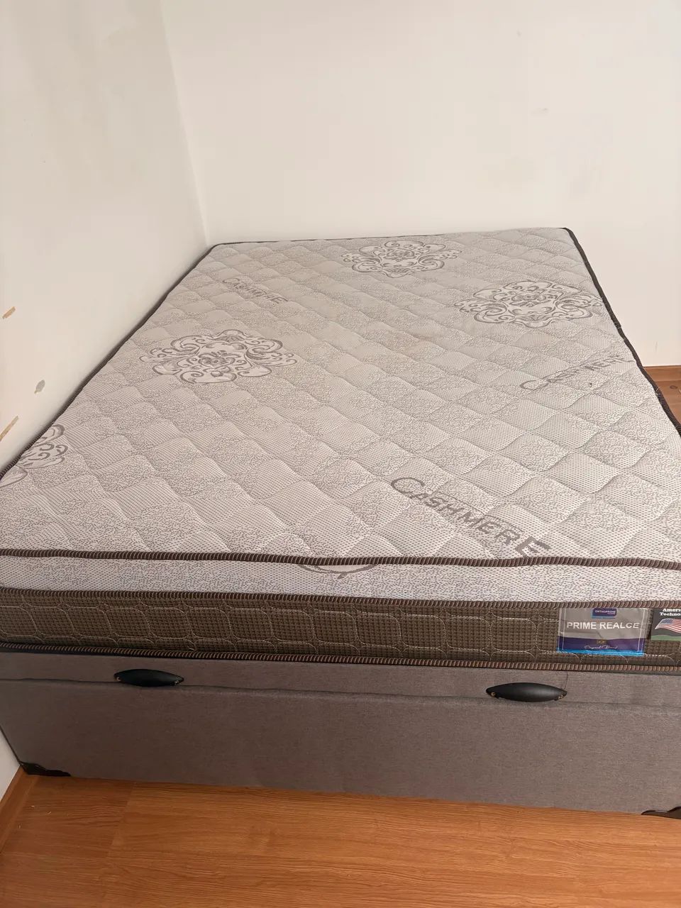 Vende cama  box baú com colchão  molas - Foto 3