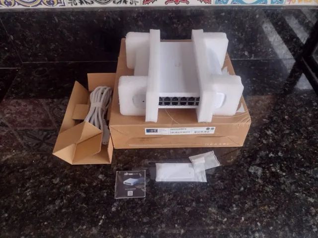 Switch Ubiquiti UniFi Lite 16 Poe BR - Foto 5