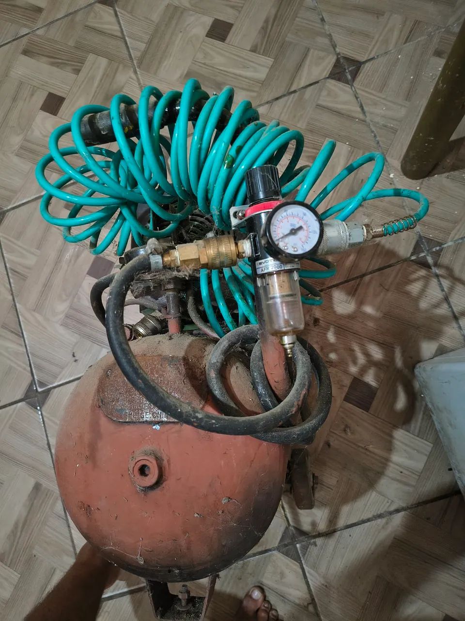 Compressor de ar 24 litros  - Foto 2