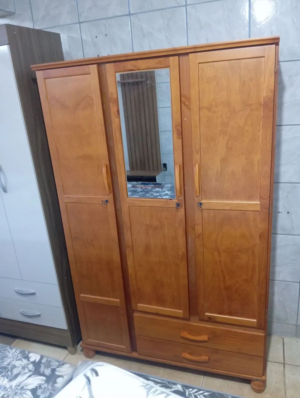 Guarda roupa novo de madeira 