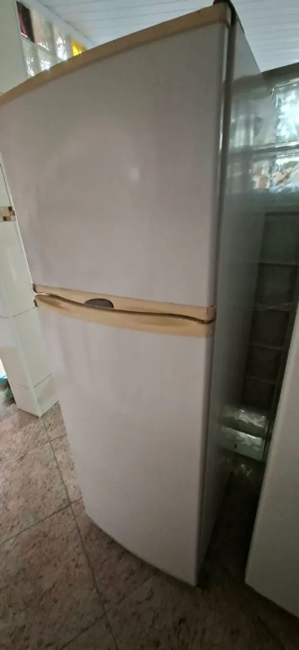 Geladeira Electrolux DC360