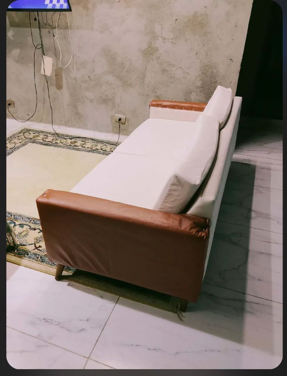 Estou vendendo esse sofá em linho e courino - Foto 4