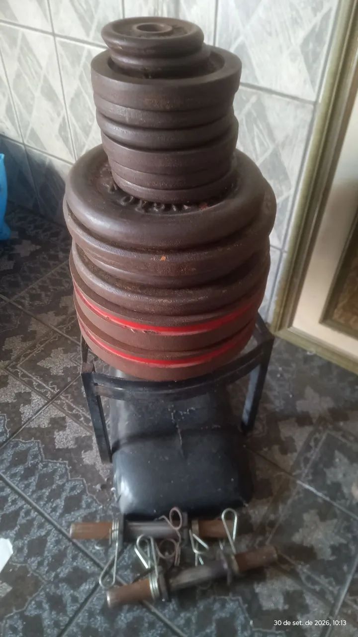 Anilhas e barras para musculação 