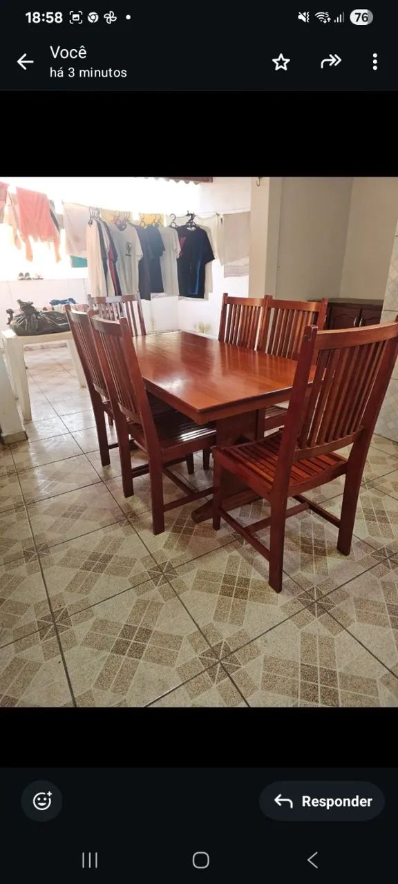 Mesa de madeira maciça com 6 cadeiras  - Foto 4