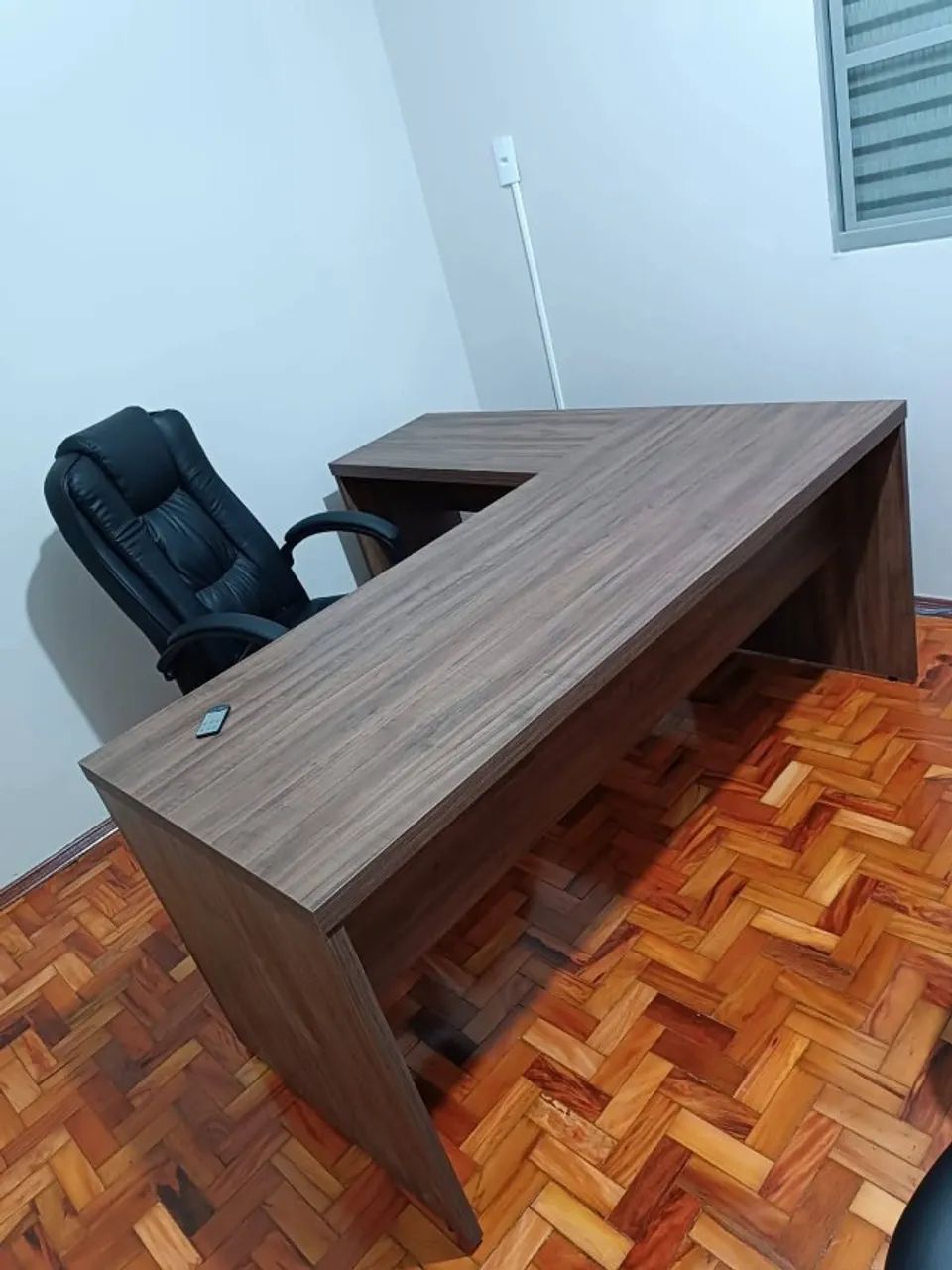 Mesa de escritório em L