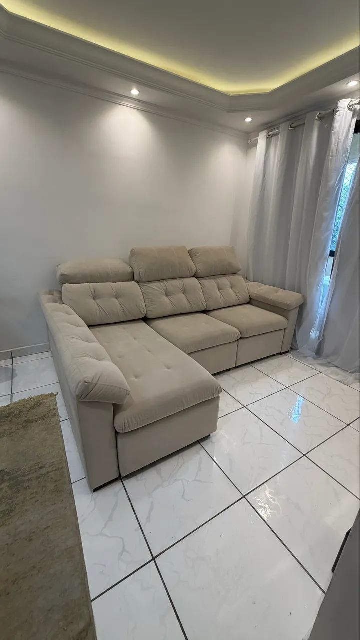 Sofá Retrátil Suede Bege com Chaise - Foto 2