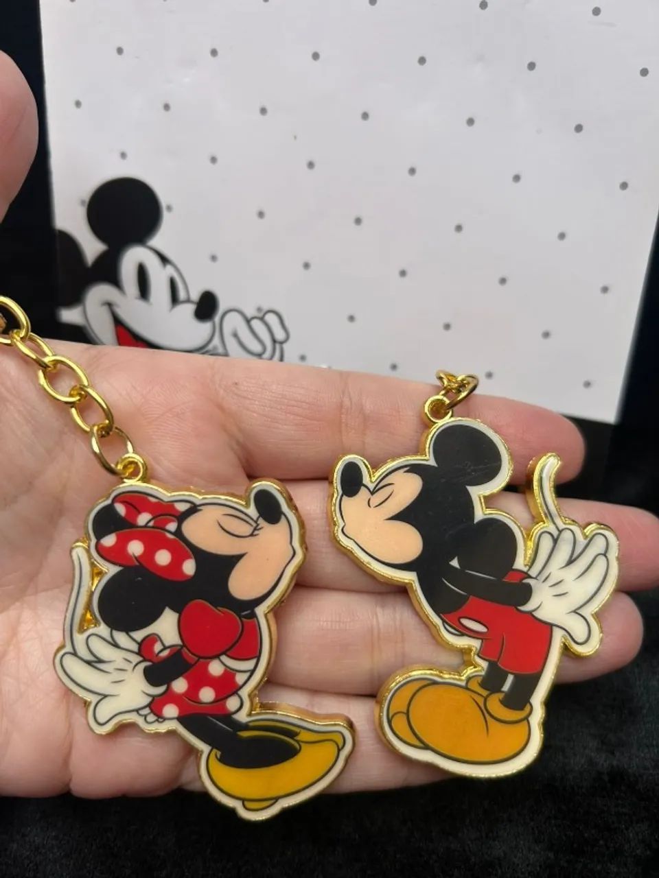 chaveiros mickey minnie beijando - disney - Foto 3