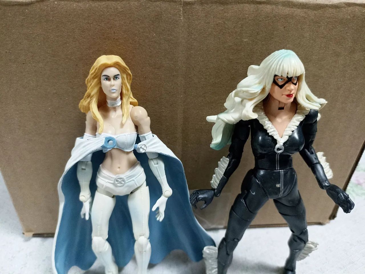 Figuras Marvel Legends Emma Frost e Gata Negra! - Foto 2