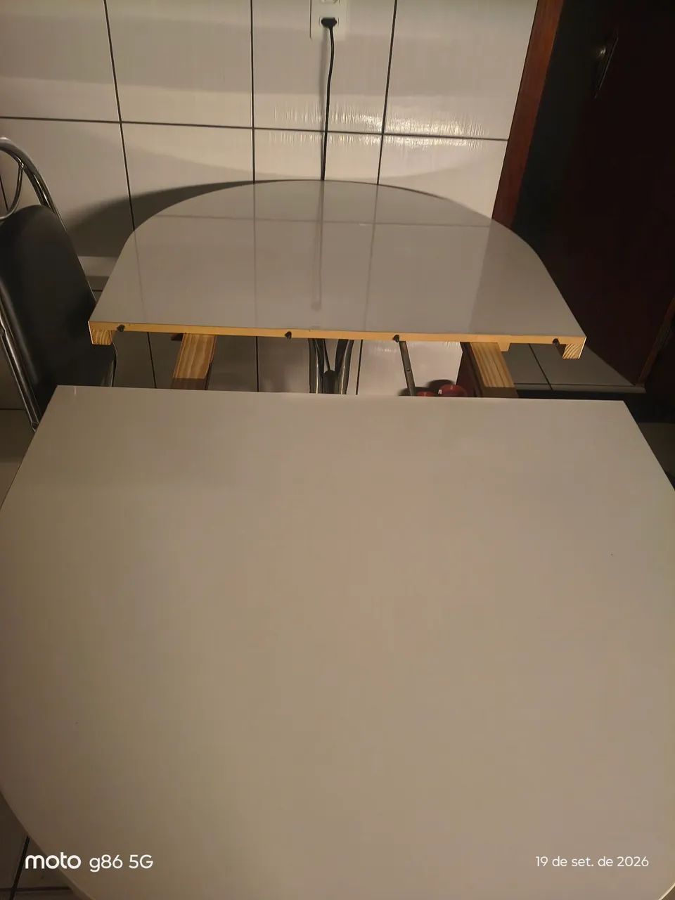 Vende se uma mesa branca com extensor - Foto 2