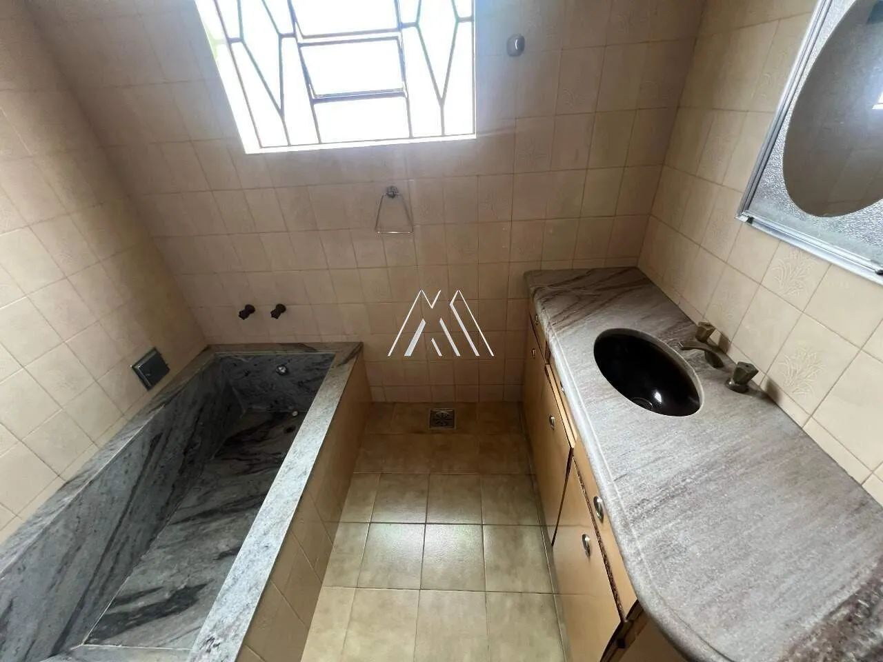 Vendo casa em Itaúna na região central! - Foto 4