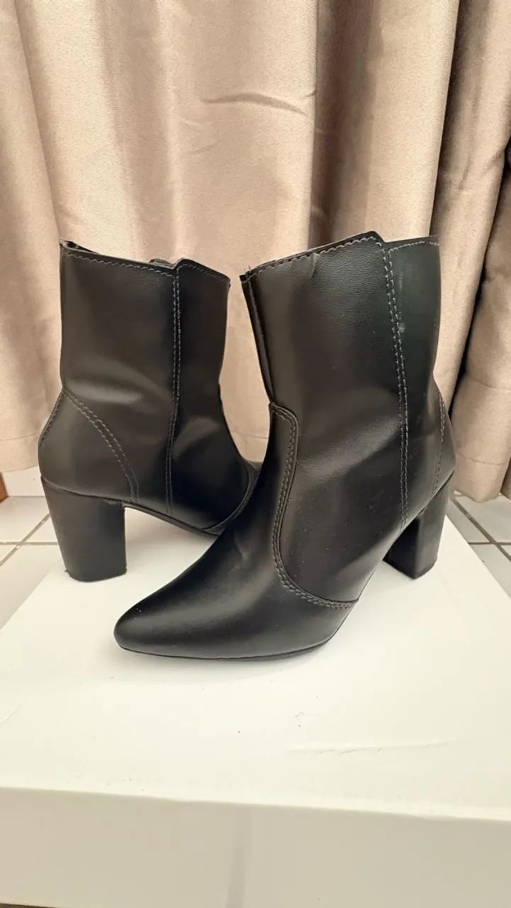 ? Bota preta feminina 