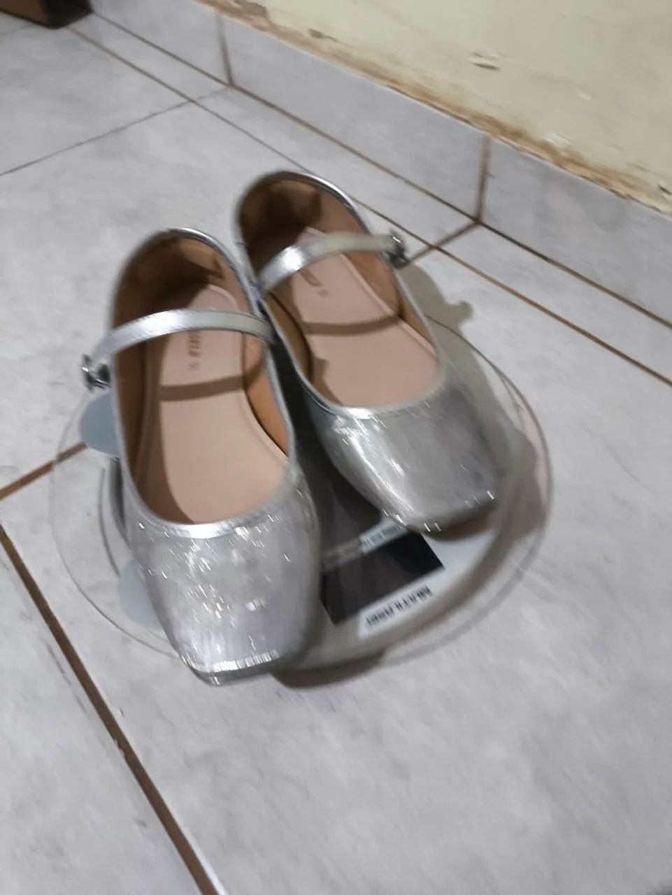 Sapatilha prateada tamanho 37