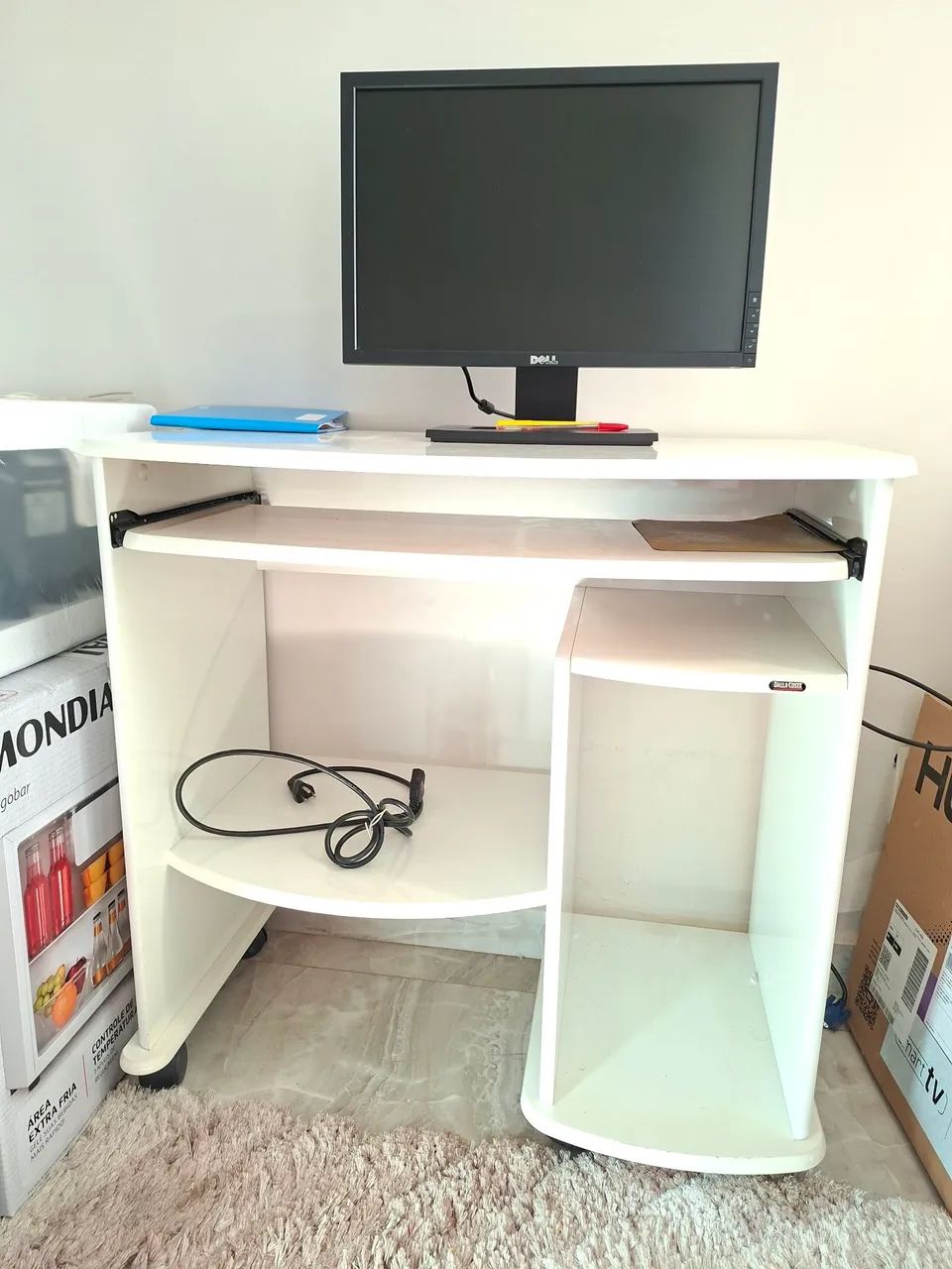 Mesa para computador/escritório branca com bandeja