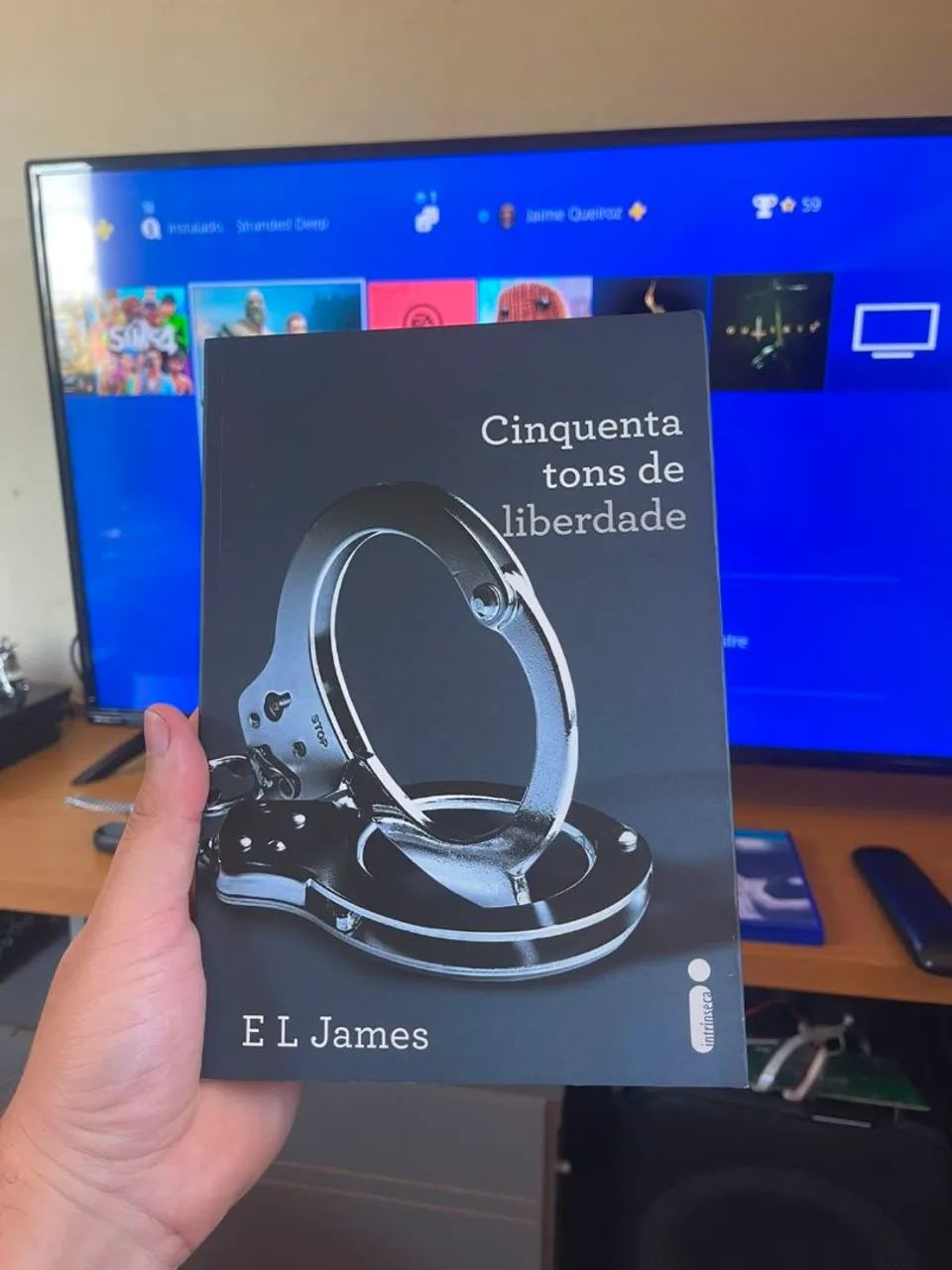 Cinquenta tons de cinza - 3 Livros - Foto 2