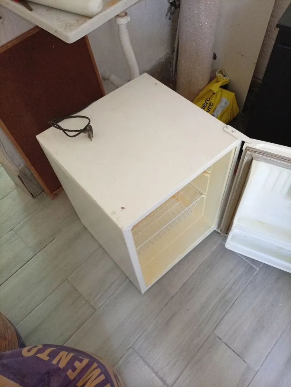 Frigobar Consul  67 litros entrego a combinar  - Foto 3