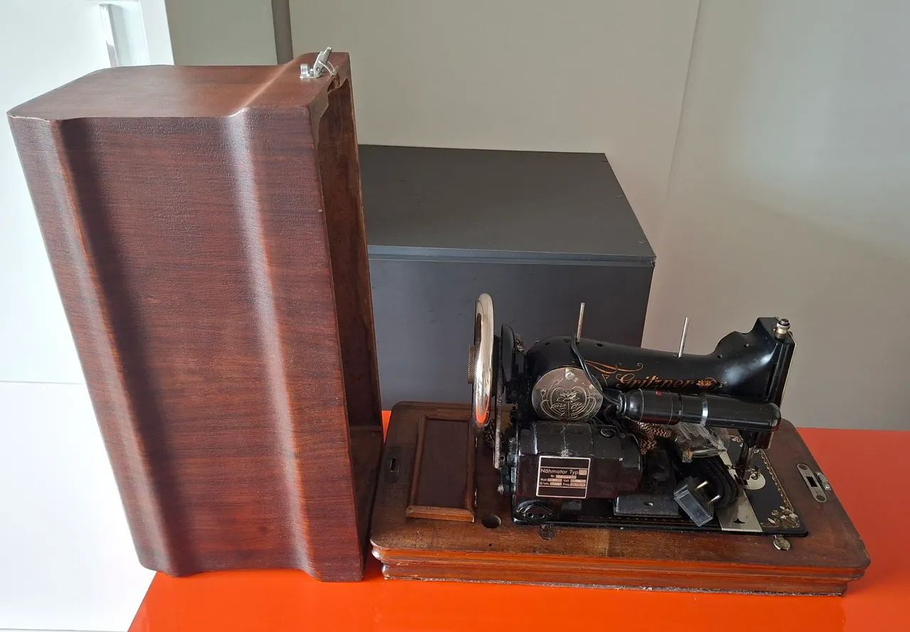 Maquina de Consturar Vintage - Foto 3