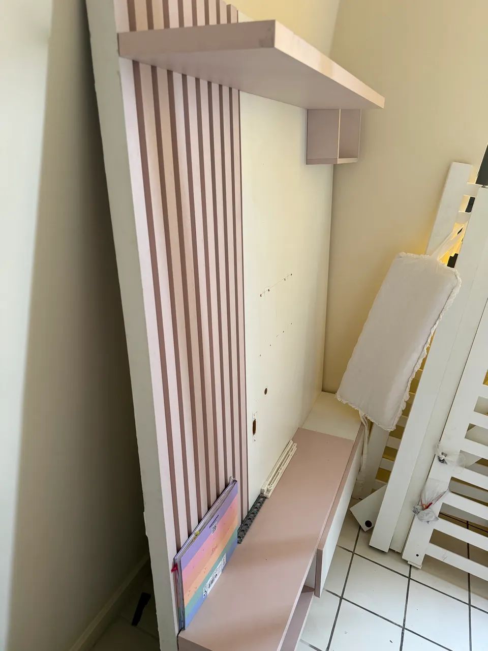 Rack para criança rosa e branco  - Foto 2