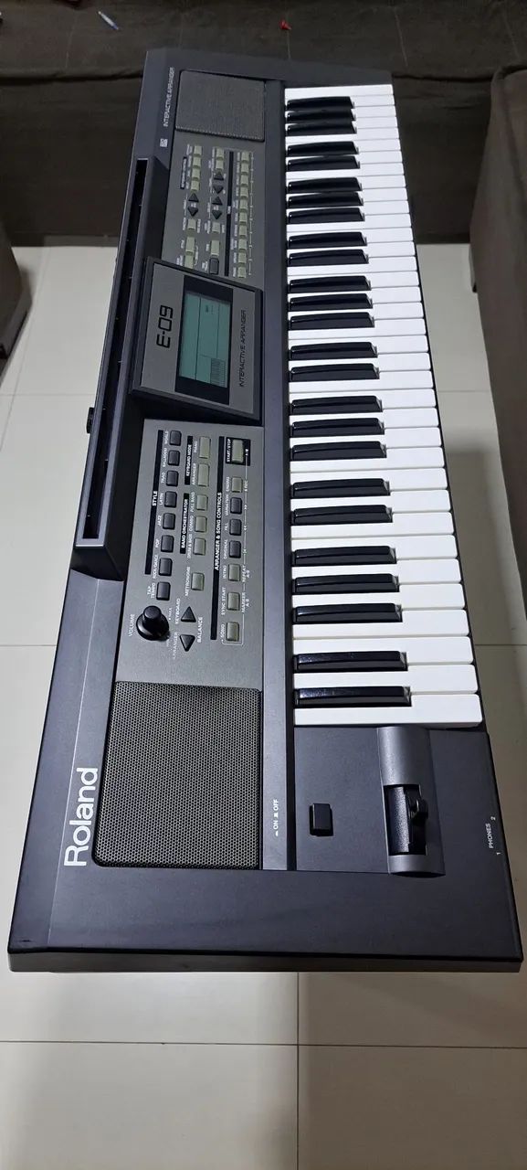 Teclado Roland E-09  - Foto 3