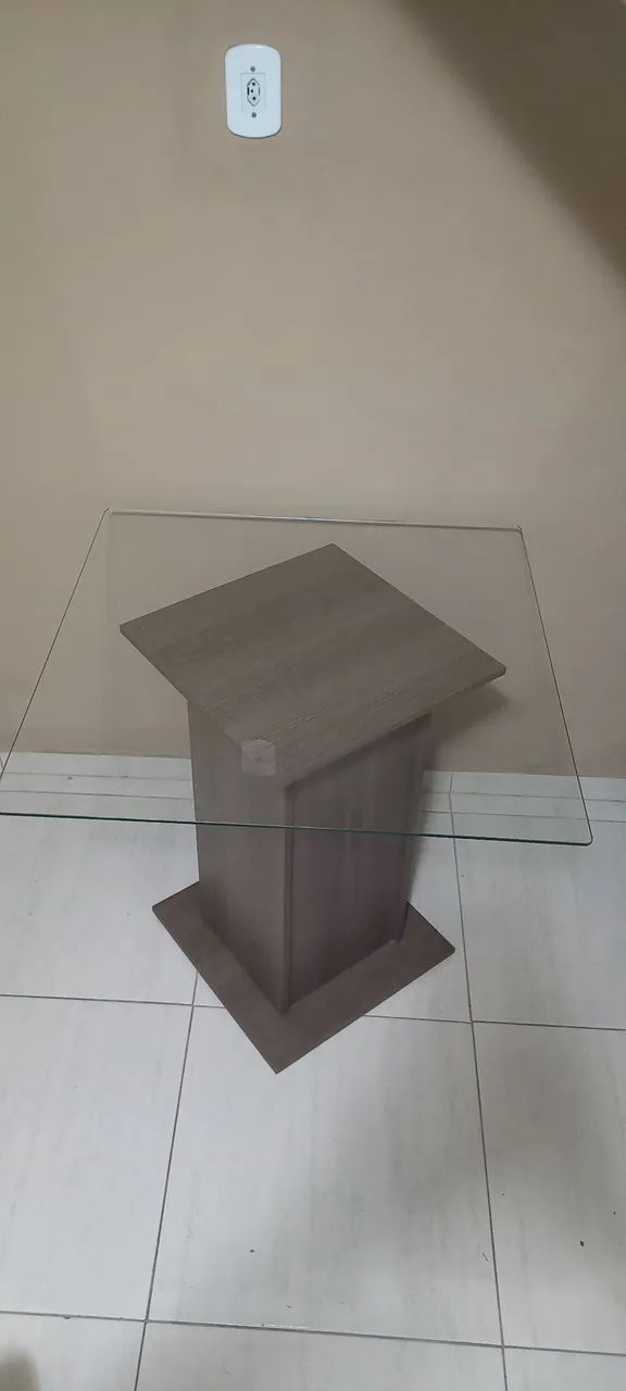 Mesa com tampo de vidro 80x80