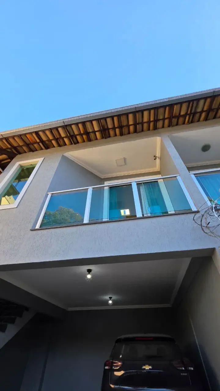 Casa com 03 quartos e 03 vagas- São João Batista