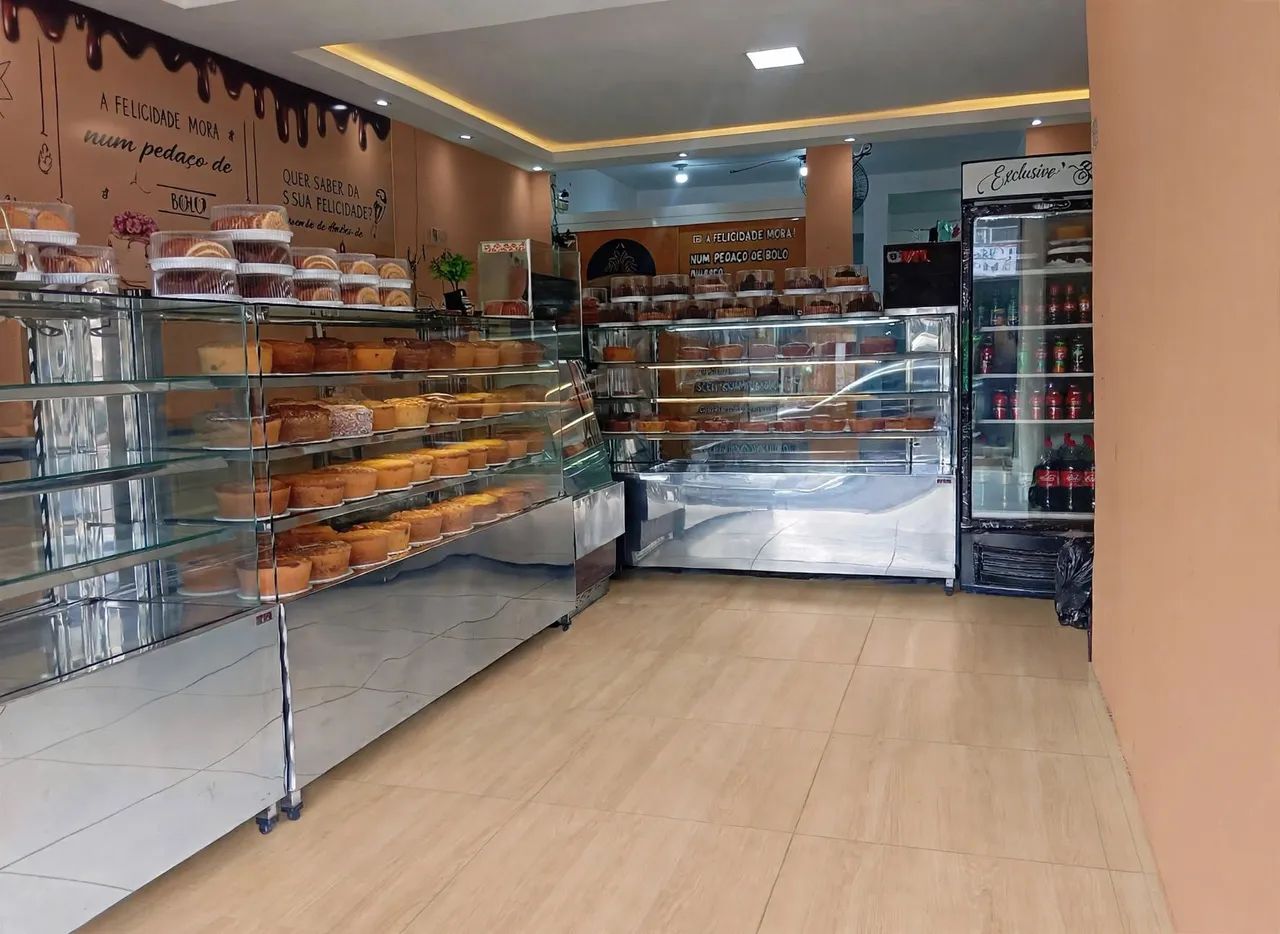 Balcão vitrine expositor em aço inox com vidro, para lanchonete, padaria.