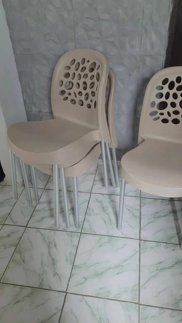 4 cadeiras em perfeito estado