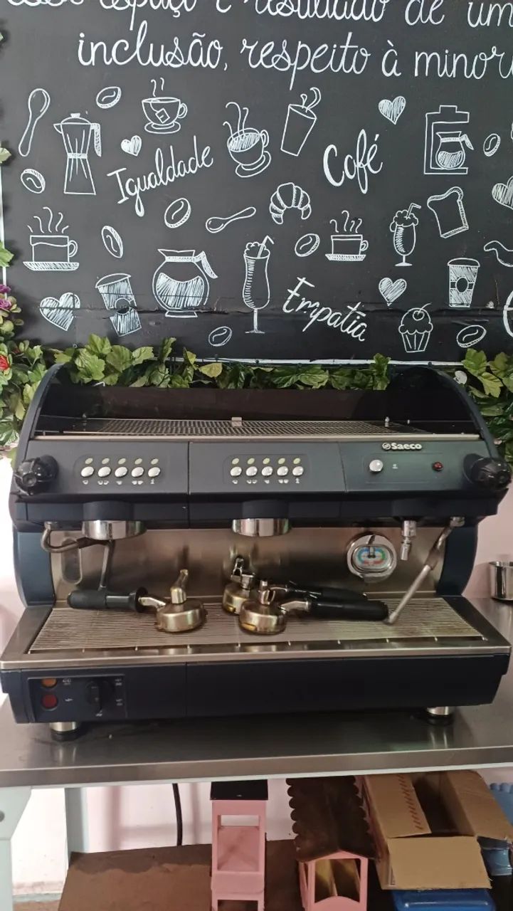 Maquina de cafe profissional Saeco com Moedor completo em prerfeito estado
