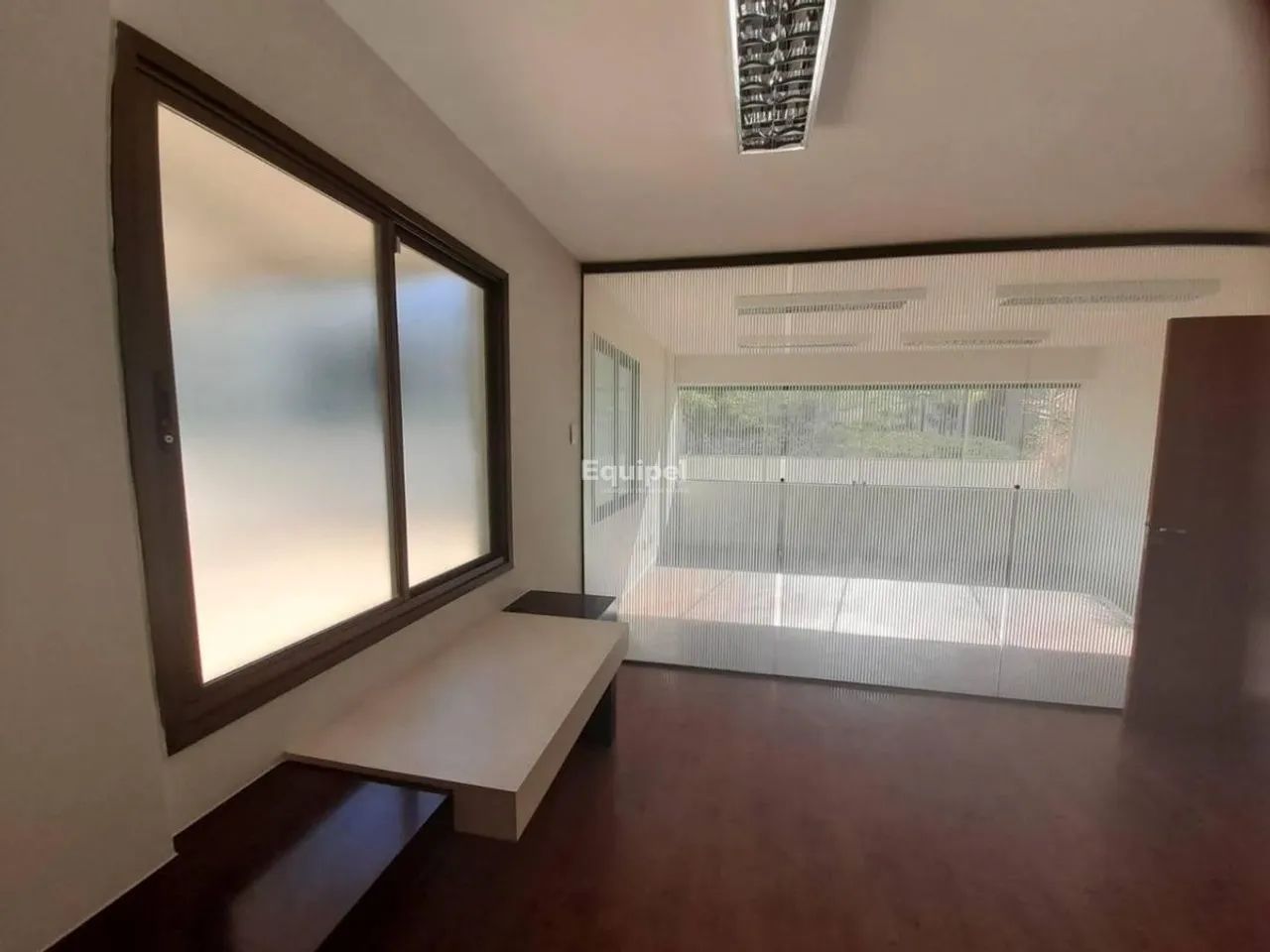 Ampla Sala Comercial de 220m² na Savassi - Localização Estratégica