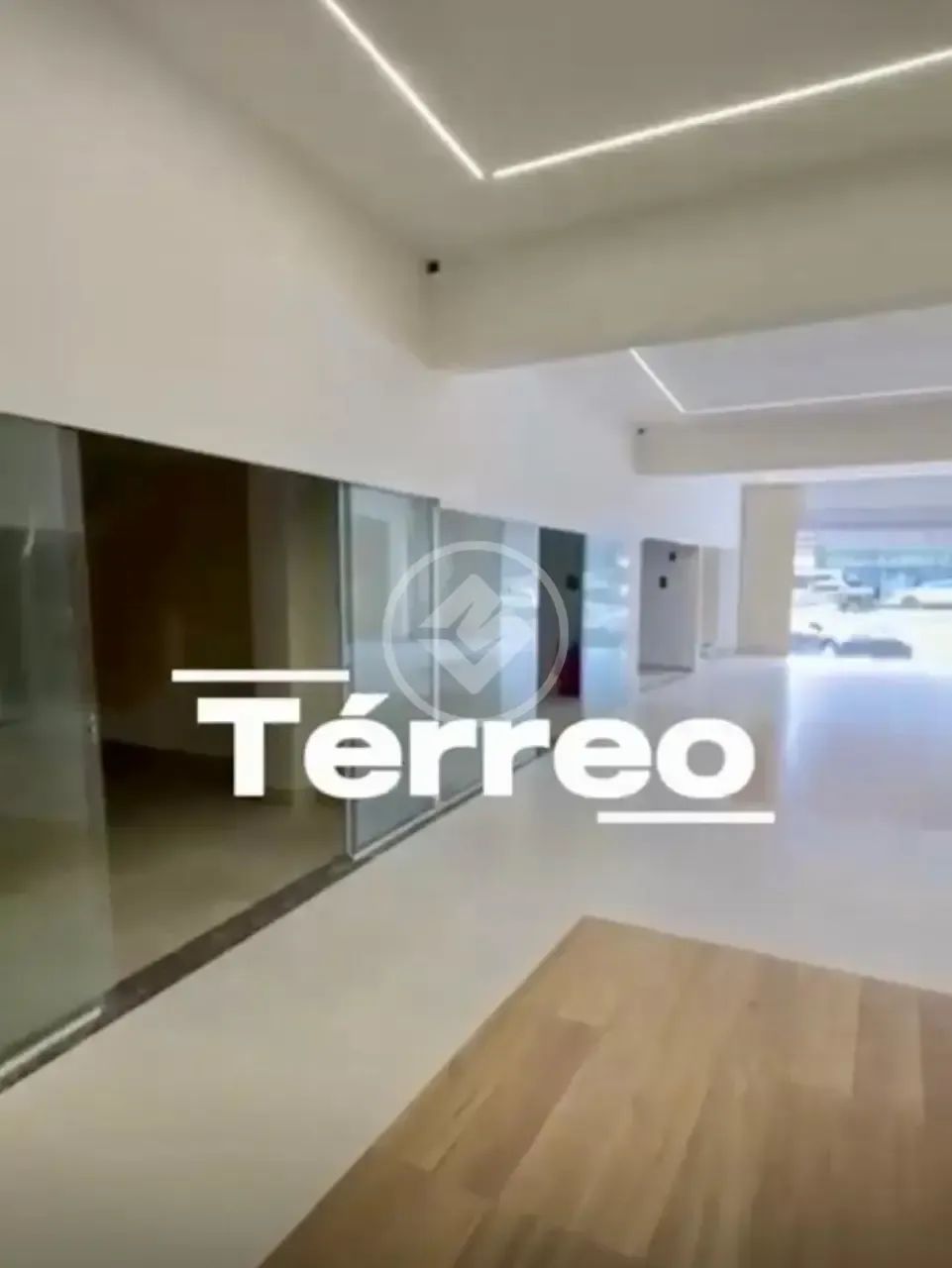#Aluga-se salas térreas comerciais na Av do CPA , prédio FITMIND CENTER , com excelente lo - Foto 2