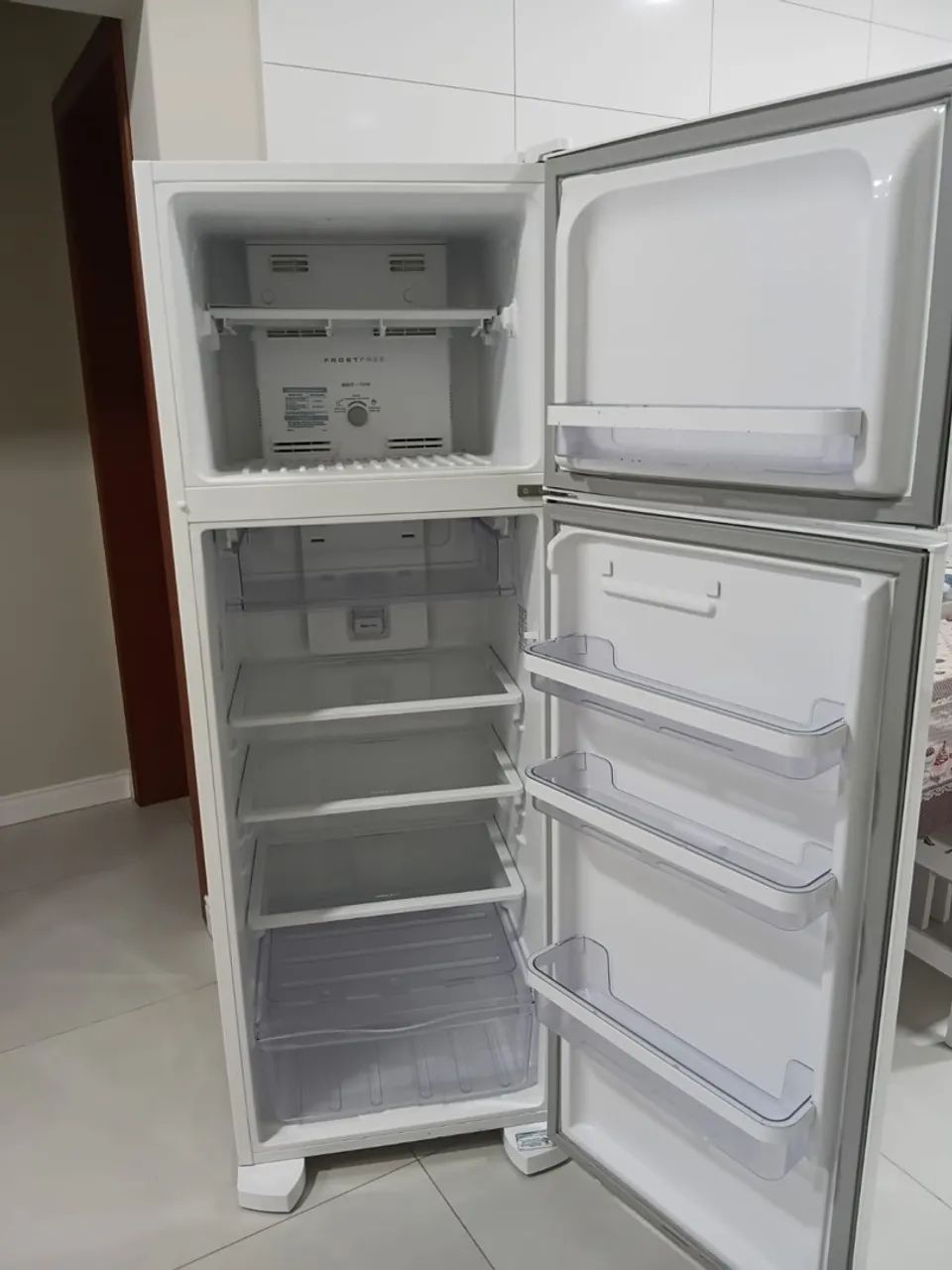 VENDO Refrigerador Eletrolux 310L - Foto 2