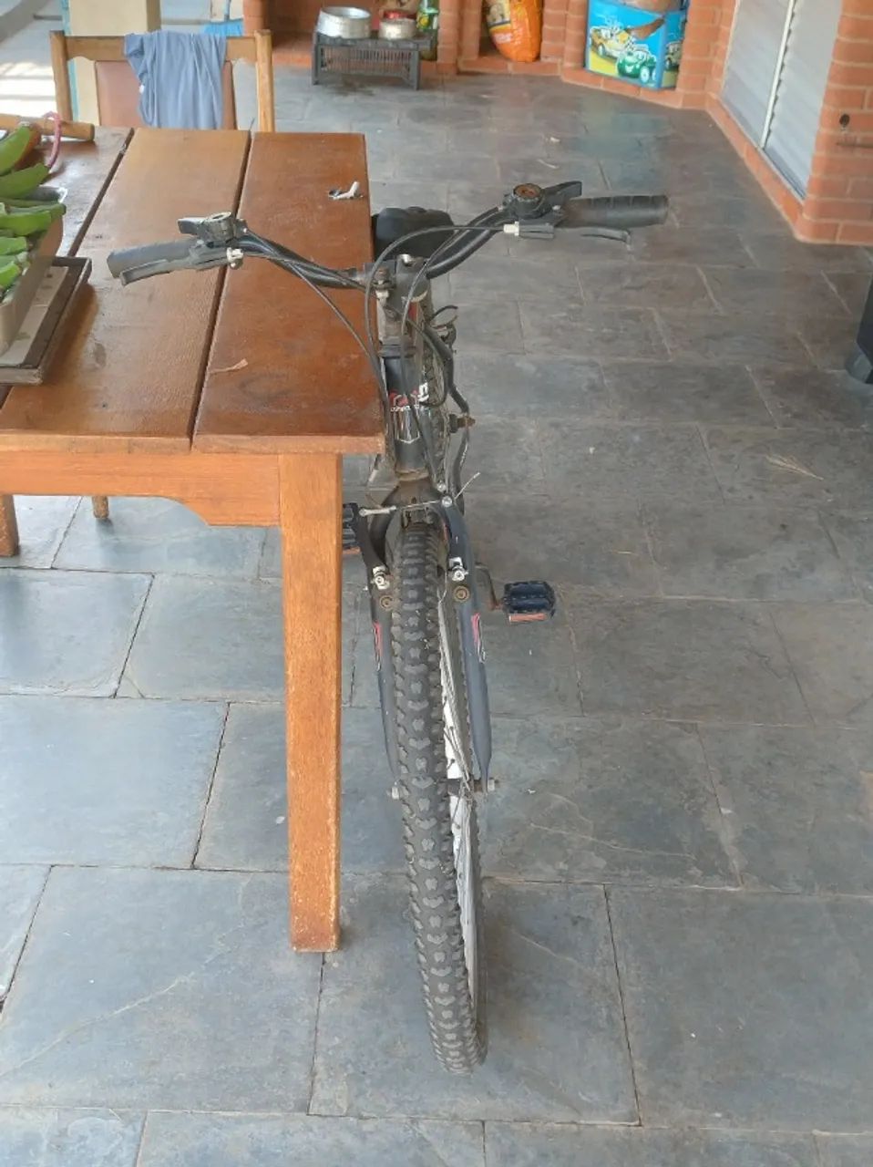 Bicicleta dínamo aro 26 preta com marcha  - Foto 2