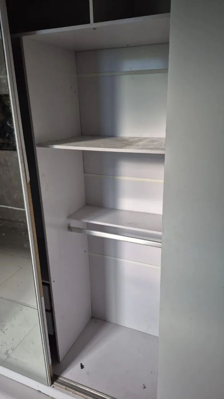 Guarda-roupa branco com espelho  - Foto 4