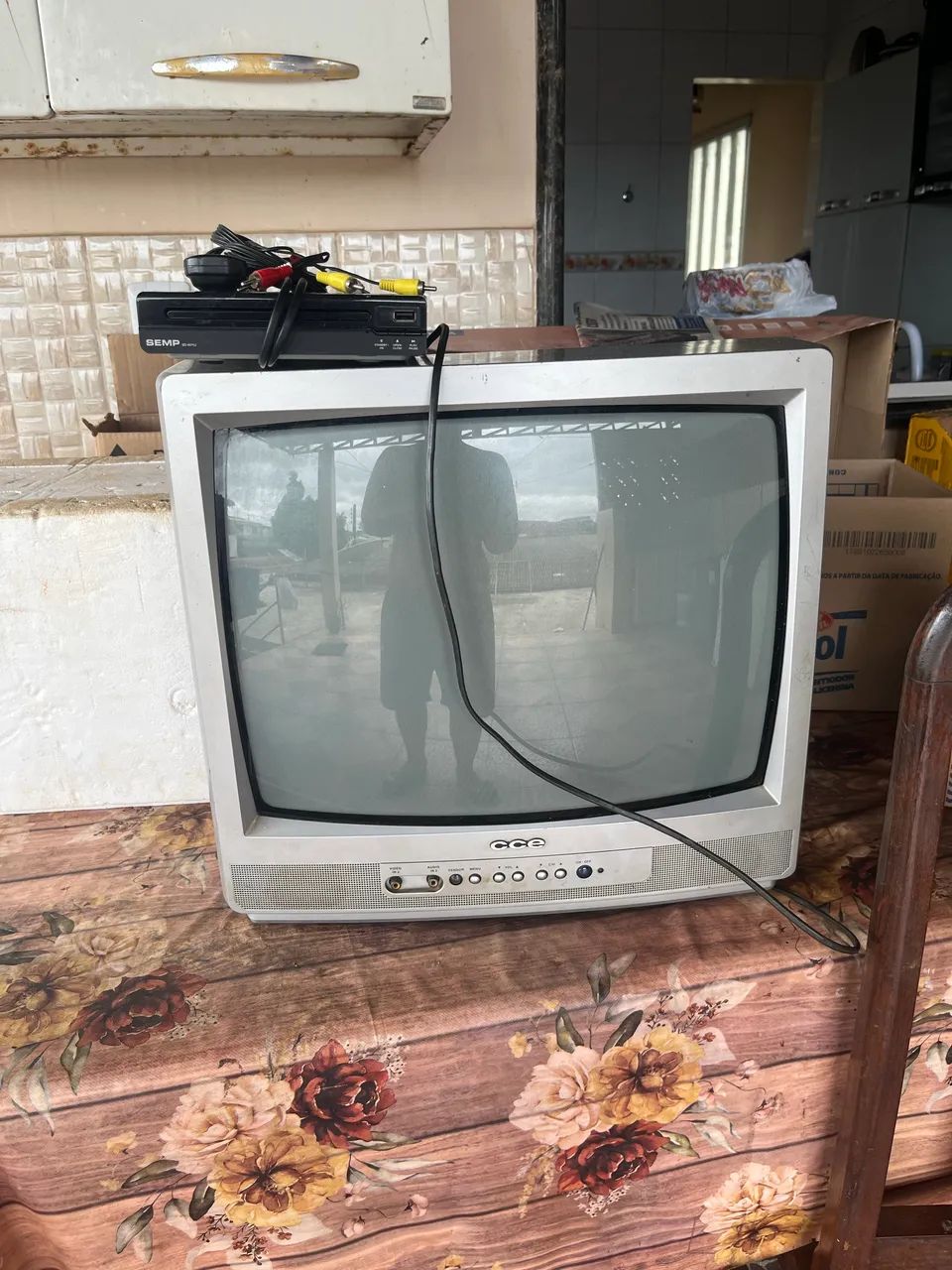 tv de tubo, funcionando 