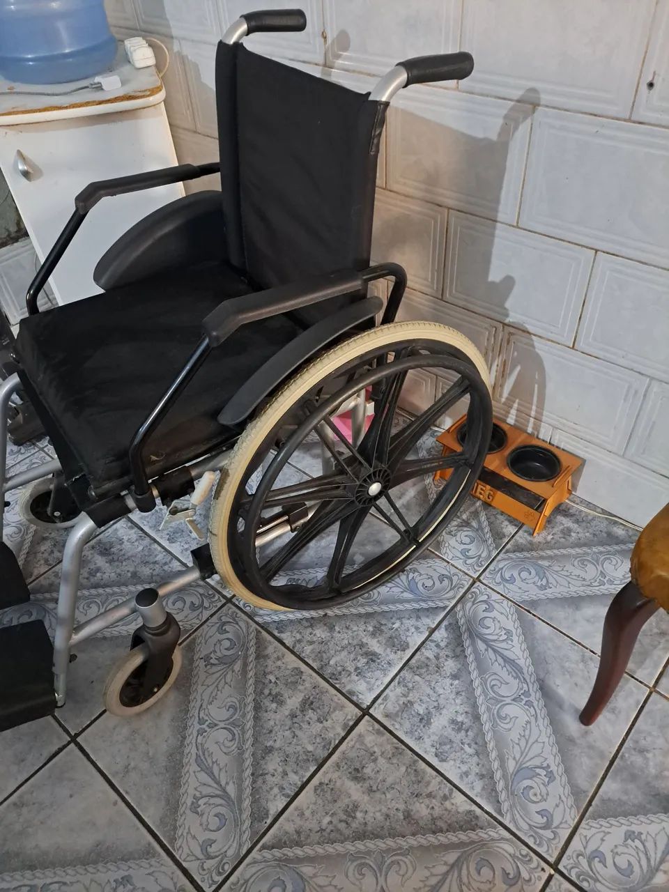 Vendo cadeira de rodas - Foto 2