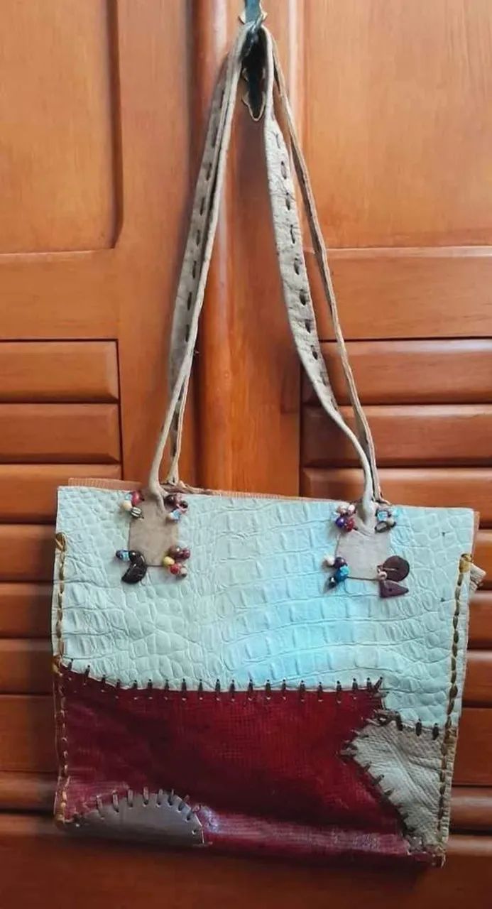 Bolsa Folk Artesanal de couro. - Foto 4