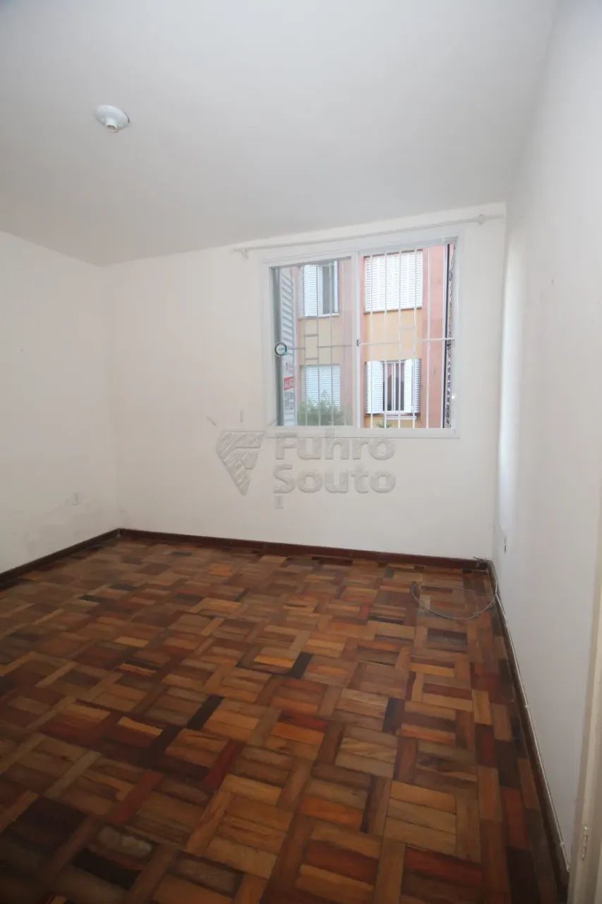 Apartamento Amplo com 3 Dormitórios no Edifício Residencial CohabPel ? Segurança e Confort - Foto 2