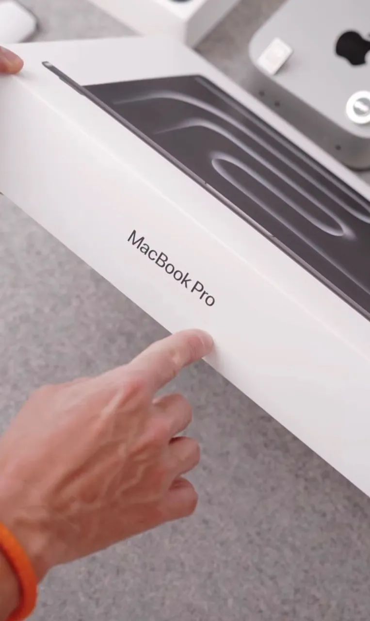 MACBOOK PRO 16-INCH  MAX M5 