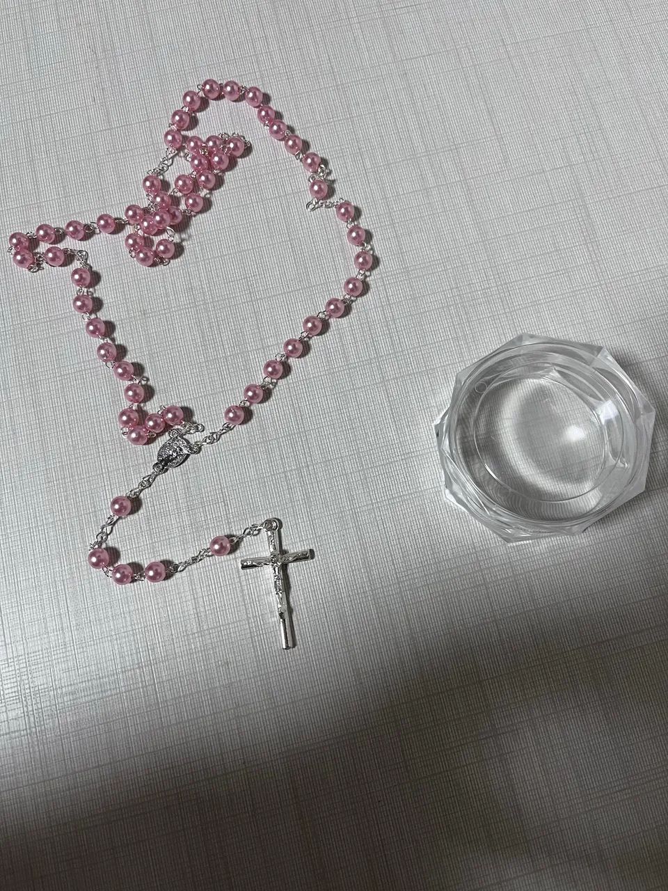 terço rosa maior com caixinha  delicado e ideal para presente - Foto 5