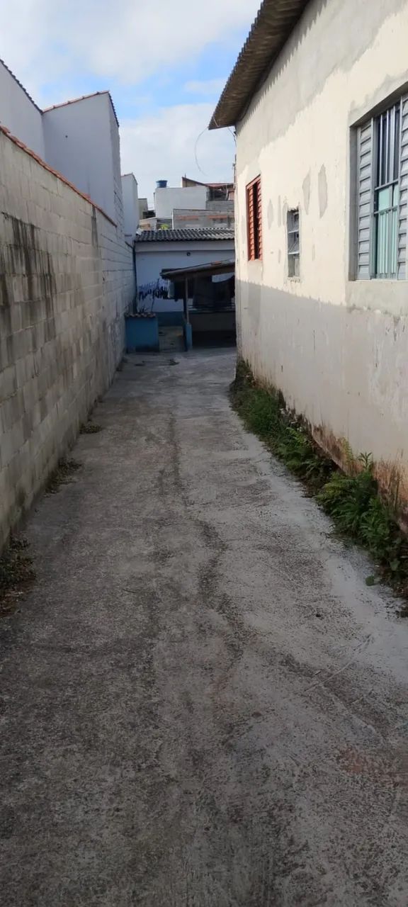 ALUGO CASA COM 2 QUARTOS, SALA, COZINHA E BANHEIRO