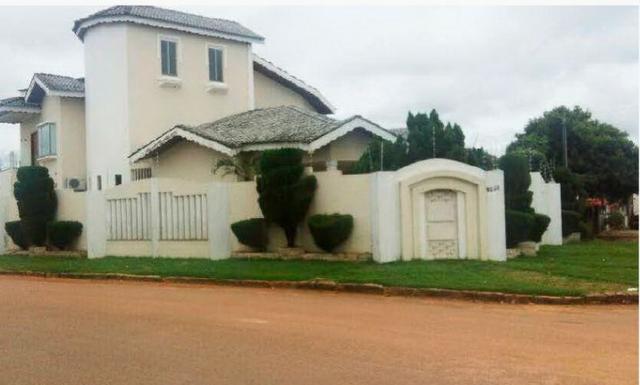 L12 ? Barbada do Ano !!!! Casa 5 dorm ,sendo 2 suítes e demais dependências e garagem, t