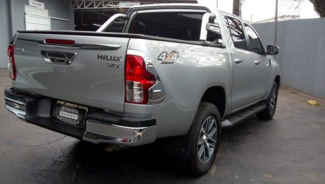 TOYOTA HILUX CD SRX 4X4 2.8 TB AT Prata 2017/2018 - Foto 4