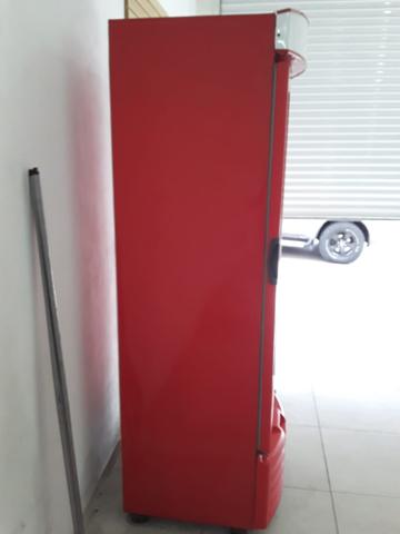 Geladeira e mesas de escritório - Foto 2