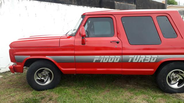 Vendo uma f 1000 vermelha